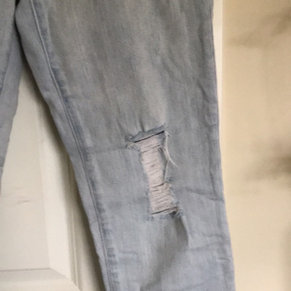 Gap light wash destroyed jeans - Picture 3 of 10
